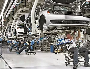 Fiscalização numa unidade industrial